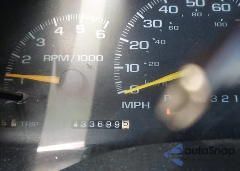 1997 GMC Sierra 1500 Sl Wideside z USA, uszkodzony, nr VIN 1GTEC19R6VE551743